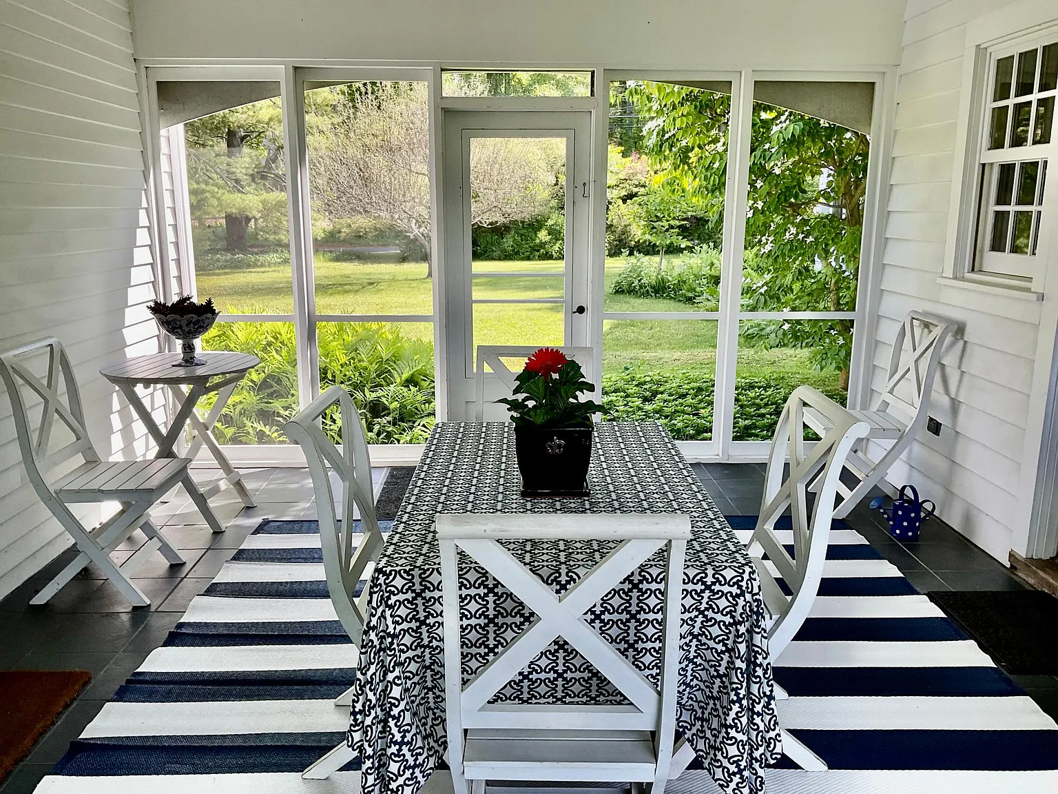 4 bed, 2200 sqft, $5,300 — Photo 2