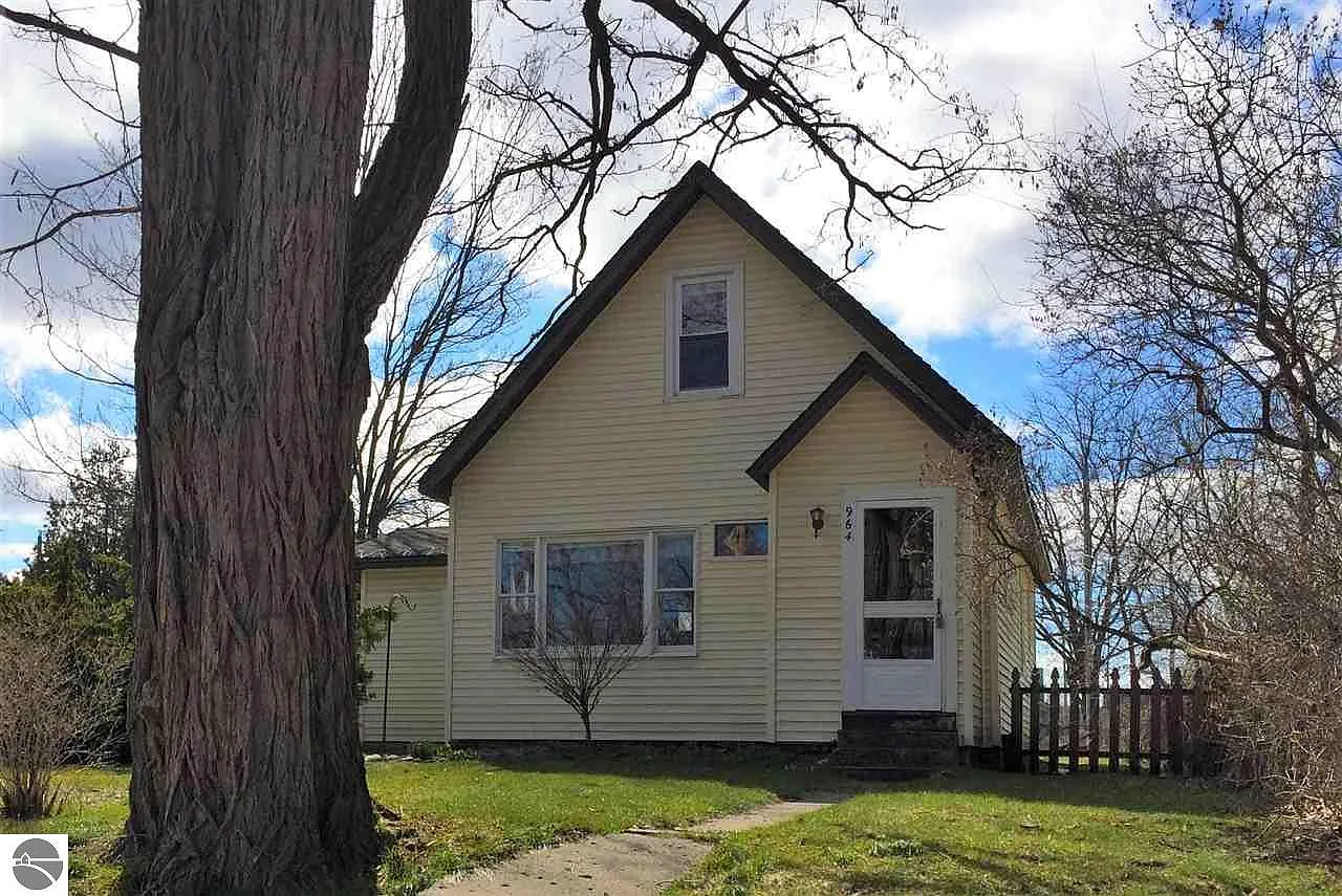 964 Barlow St photo 1