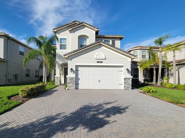 30828 Lindentree Dr — Photo 1