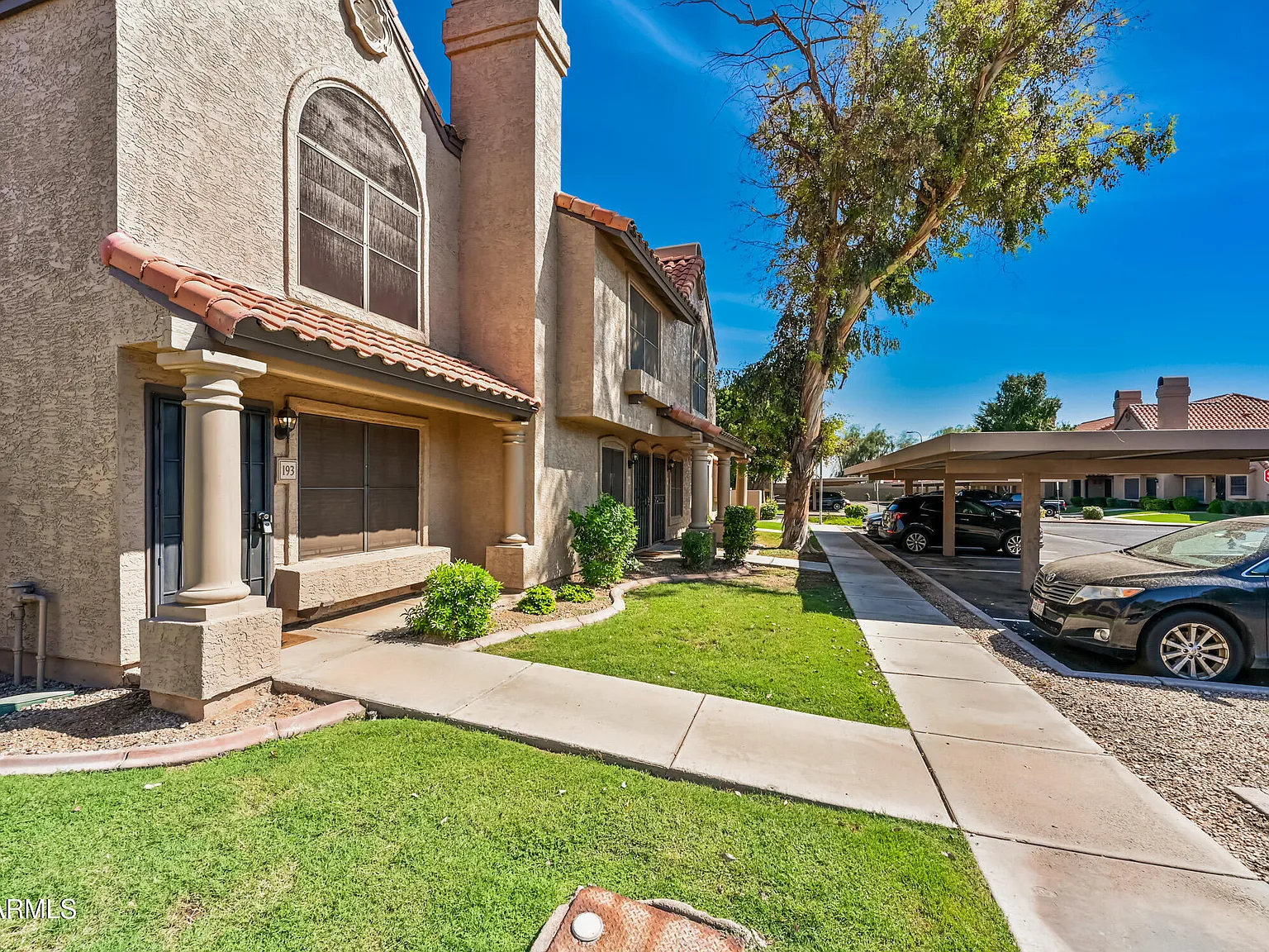 2 bed, 2.0 bath, 997 sqft, $2,200 — Photo 2
