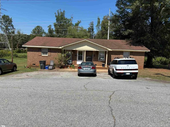 62 Circle Dr, Greenville, SC 29617