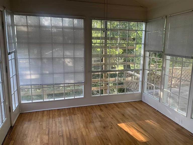 1607 Jackson Bluff Rd — Photo 4
