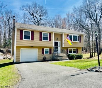 7 Forest Dr, Highland Lakes, NJ, 07422