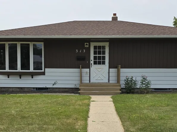 313 15th Ave NE, Jamestown, ND 58401