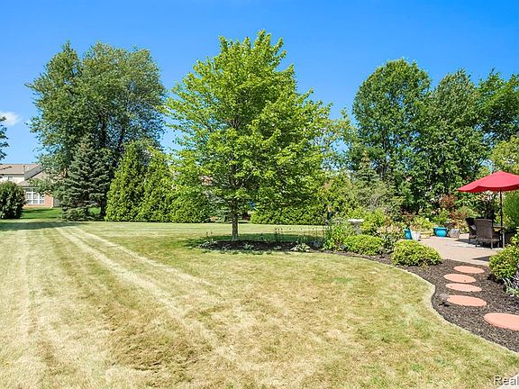 4th image of 45310 Brookview Dr #9