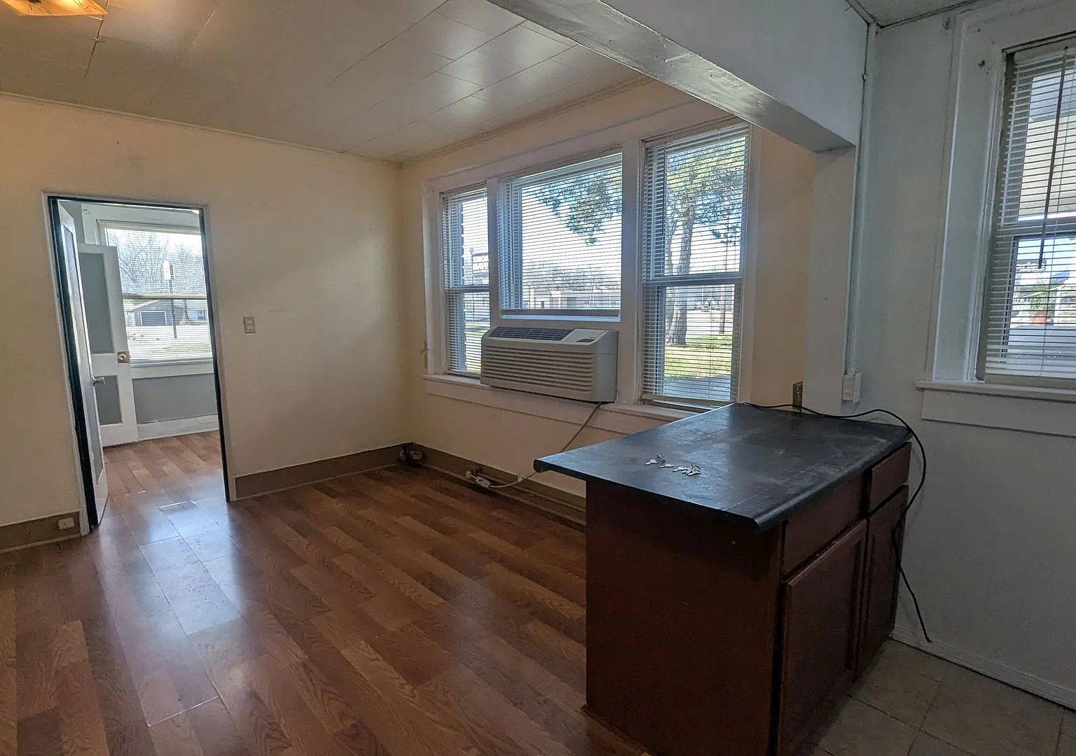 1 Bed, 1 Bath Affordable Apartment - Minutes From PSU — Photo 2