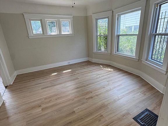 3rd image of 10402 Kempton Ave