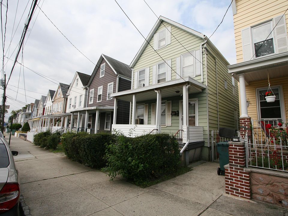 2nd image of 235 Meade St