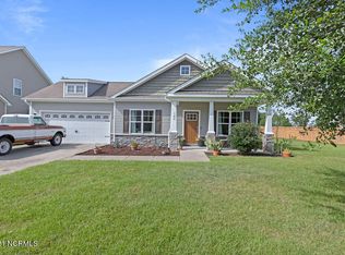 102 Saw Grass Dr, Maple Hill, NC 28454