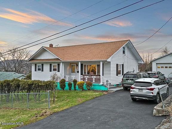 3rd image of 833 Palm St