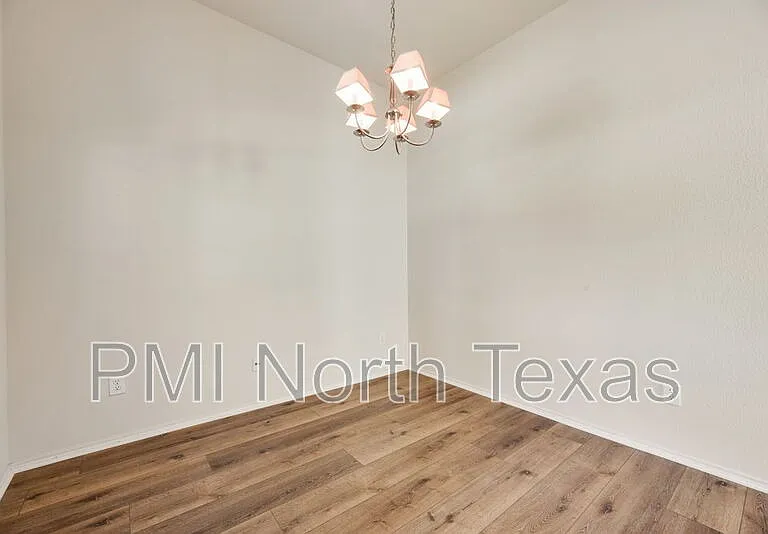 9705 Meadow Rue Dr — Photo 6