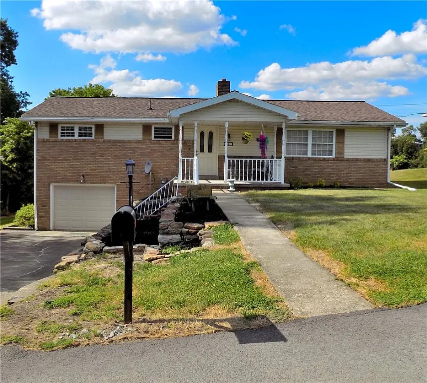 137 Watson Dr photo 1
