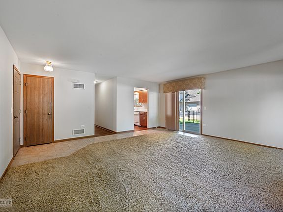 4th image of 2676 Jodee Dr #2676
