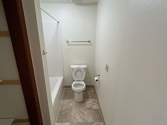 4th image of 853 Eastern Ave #9
