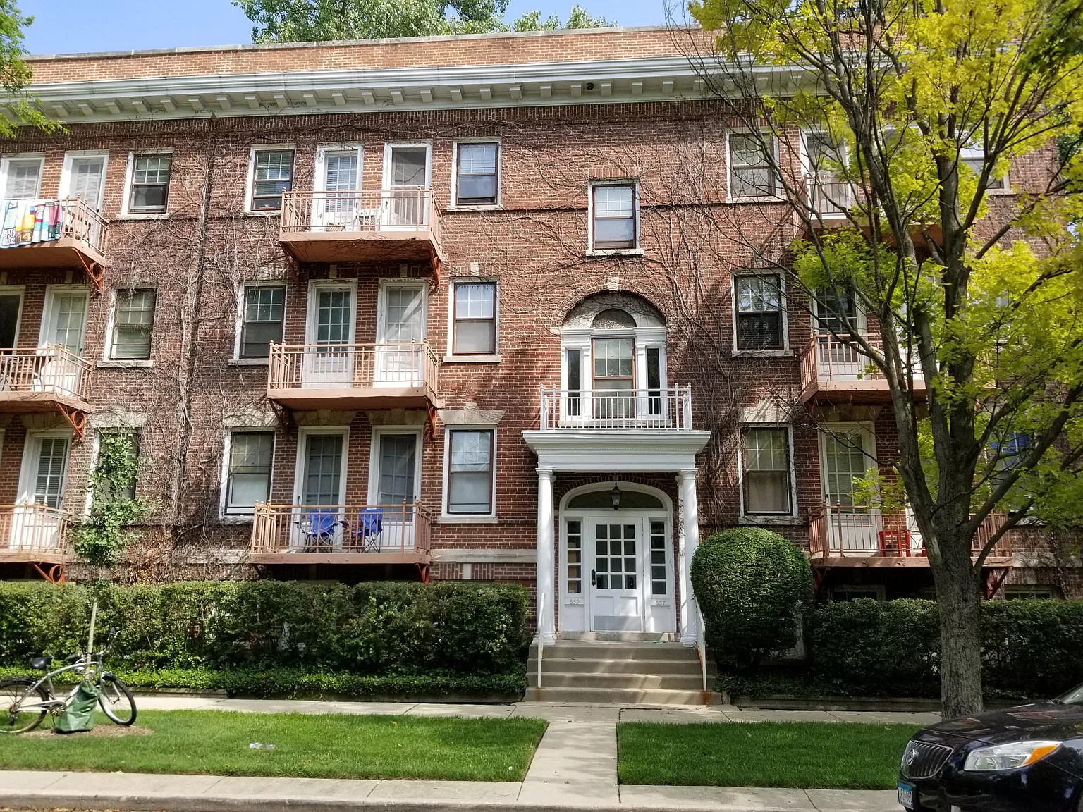 637 Library Pl — Photo 1