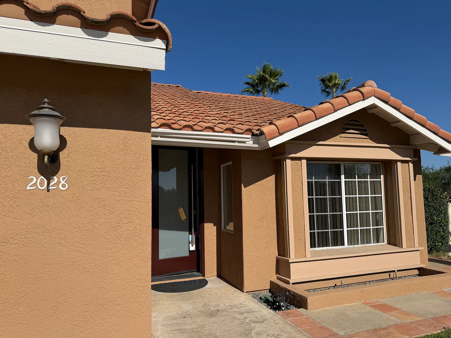 4 bed, 2005 sqft, $4,800 — Photo 2
