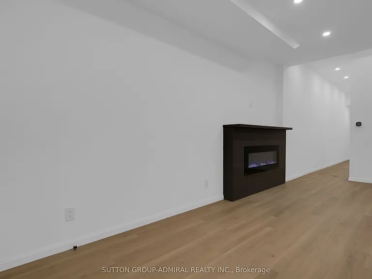 647 College St #102 — Photo 15