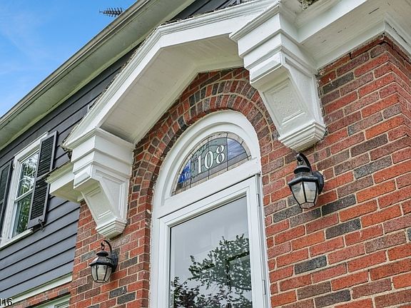 2nd image of 108 Oakview Ave