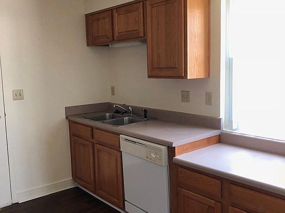 spacious kitchen 