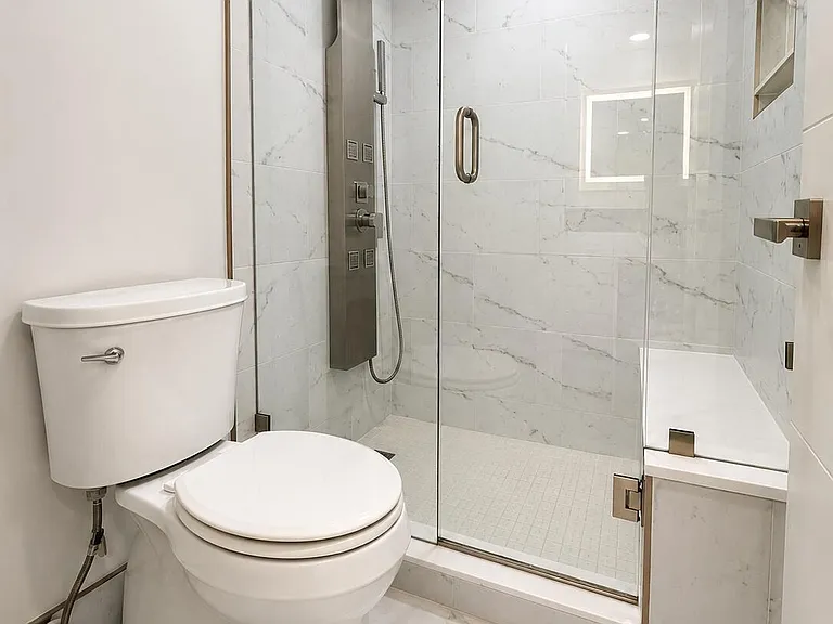 3930 Oaks Clubhouse Dr #303 — Photo 13