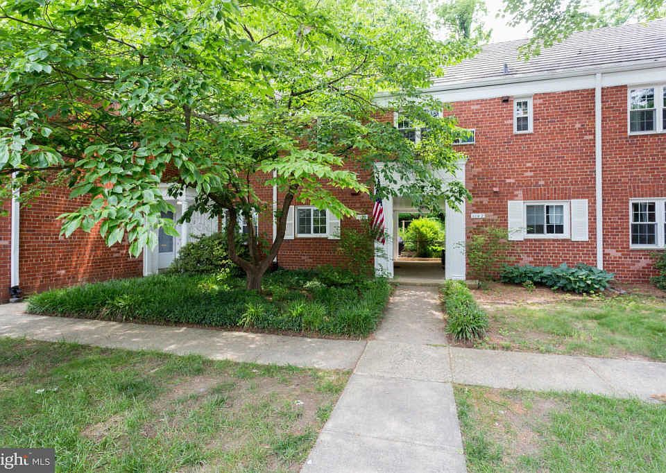 1st image of 1140 Valley Dr