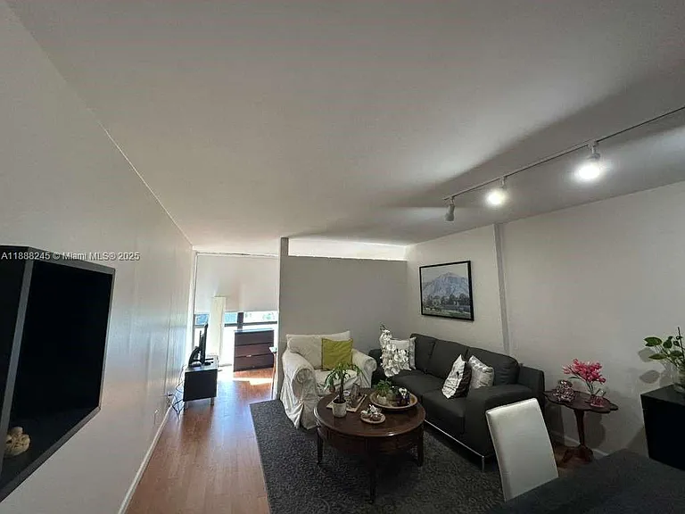 1000 Parkview Dr #627 — Photo 27