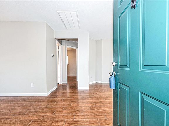 This home boast gorgeous ceramic tile flooring that flows throughout. Easy to care for.