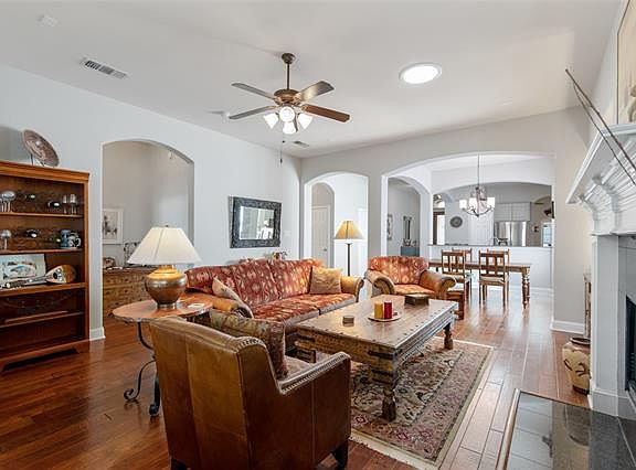 3rd image of 724 Pelican Hills Dr