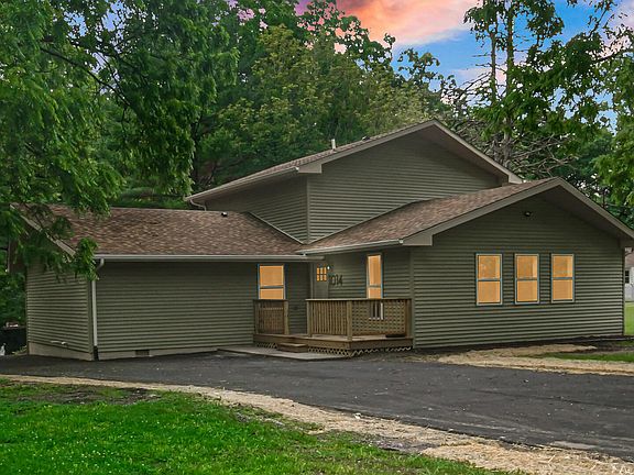 2nd image of 1014 E 63rd Pl