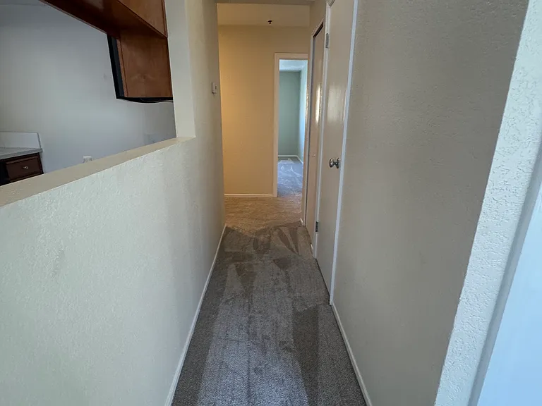 1043 Southwood Dr #J — Photo 23