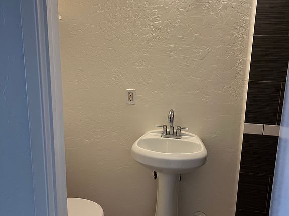 5th image of 228 E Anapamu St #102
