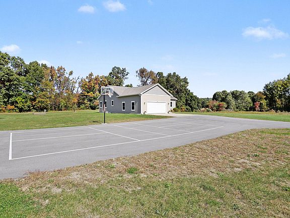 4th image of 6715 Pine Rd
