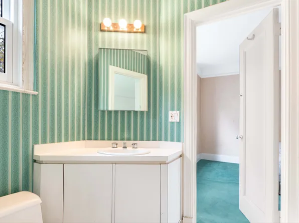 1075 Park Avenue image 11 of 21