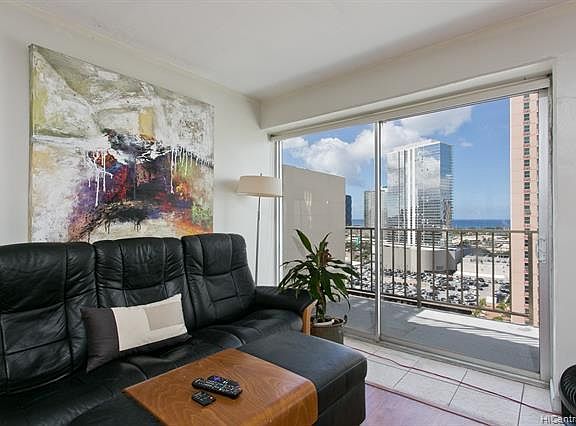 3rd image of 818 S King St APT 2005