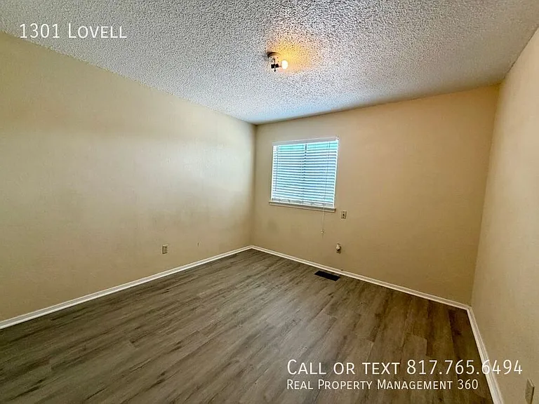 1301 Lovell Dr — Photo 7