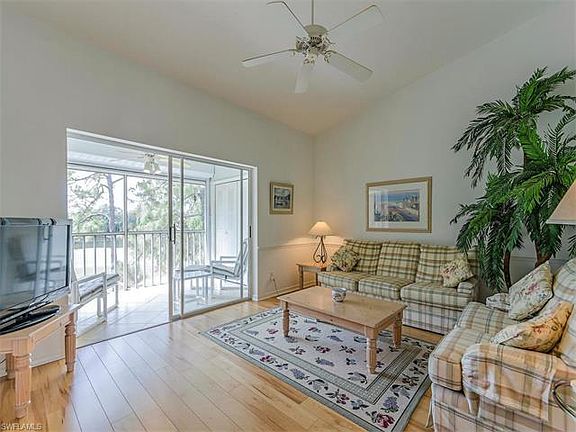 2nd image of 7340 Glenmoor Ln #304
