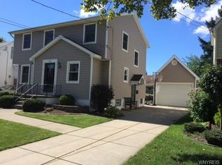 23 Irwinwood Rd, Lancaster, NY 14086