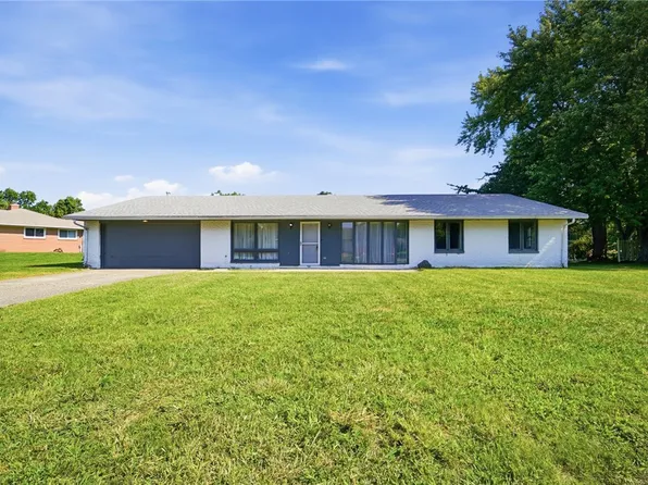 2043 Carriage Hall Ct, Dayton, OH 45459