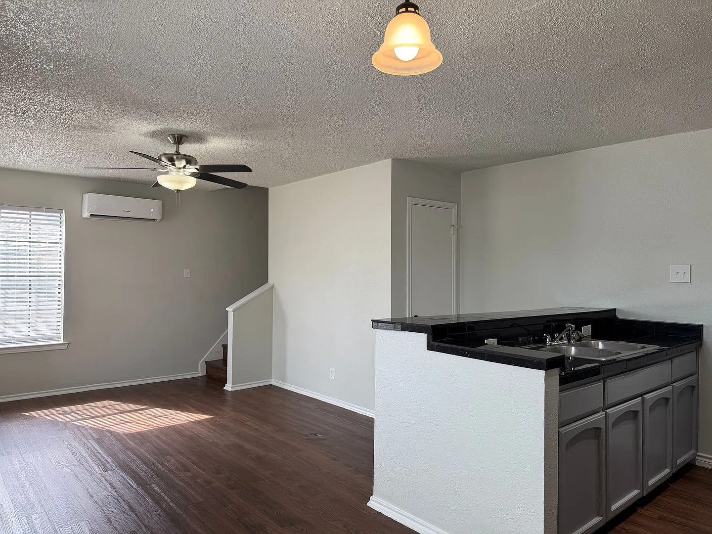 Renovated Townhome in Englewood — Photo 4