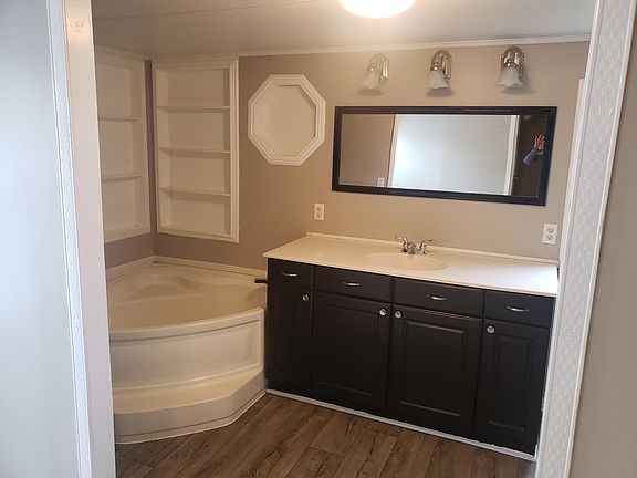 4th image of 350 Hillcrest Ave