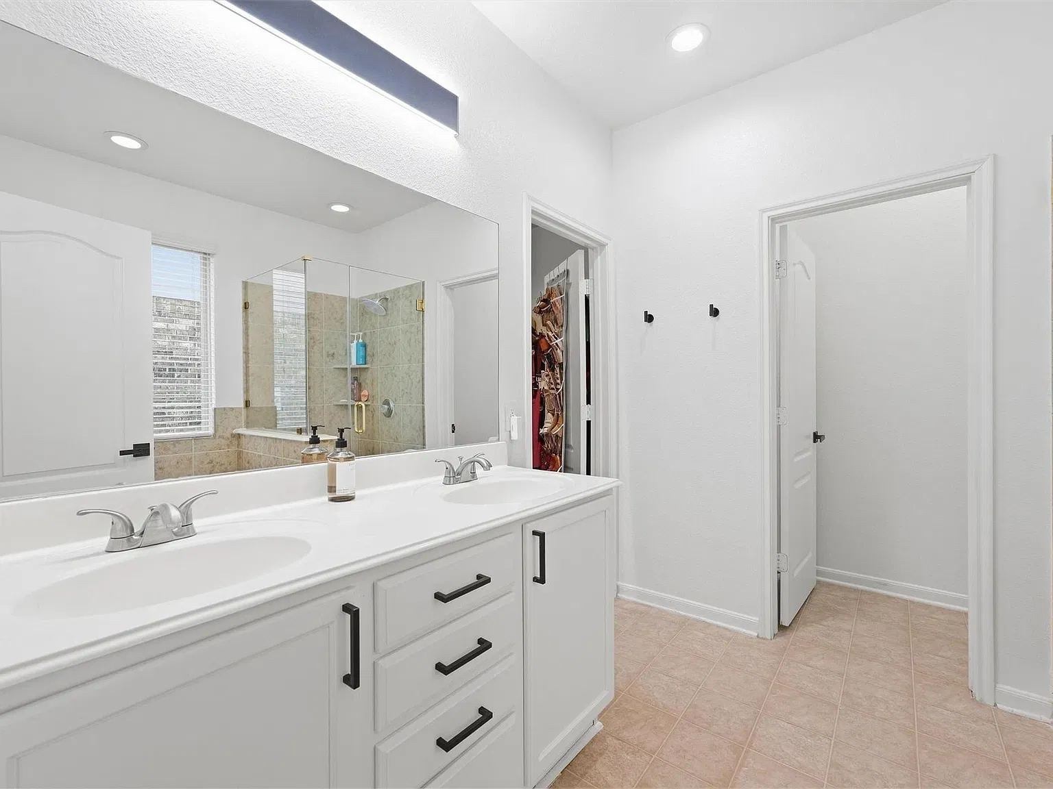 3 bed, 2.0 bath, 1953 sqft, $2,500 — Photo 3