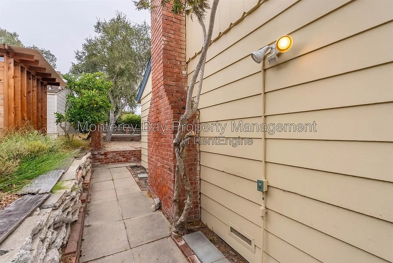 Studio, 1.0 bath, 350 sqft, $1,695 — Photo 2