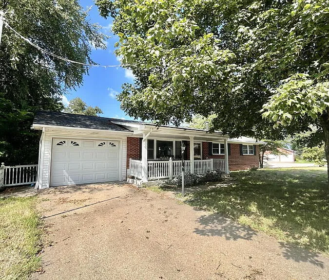 2204 Bainbridge Rd — Photo 4