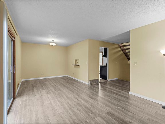 5th image of 365 E 43rd St