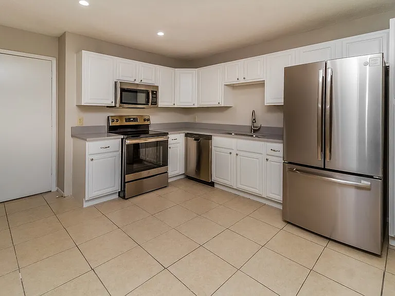 1240 Crossfield Dr — Photo 8