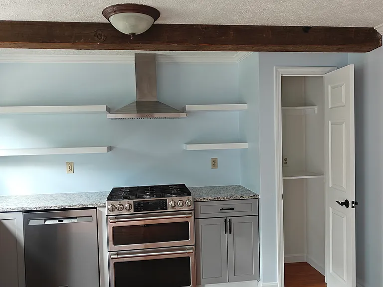 8 Lochmere Ln #8 — Photo 2
