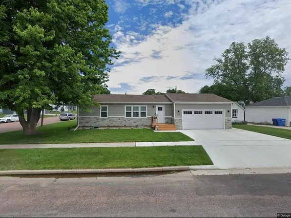 712 N Vermont Ave, Dell Rapids, SD 57022