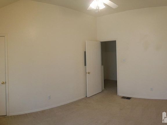 5th image of 4402 Jeff Scott Dr APT B