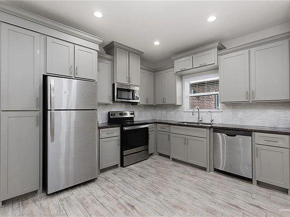 4th image of 2806 Primrose Ave #2