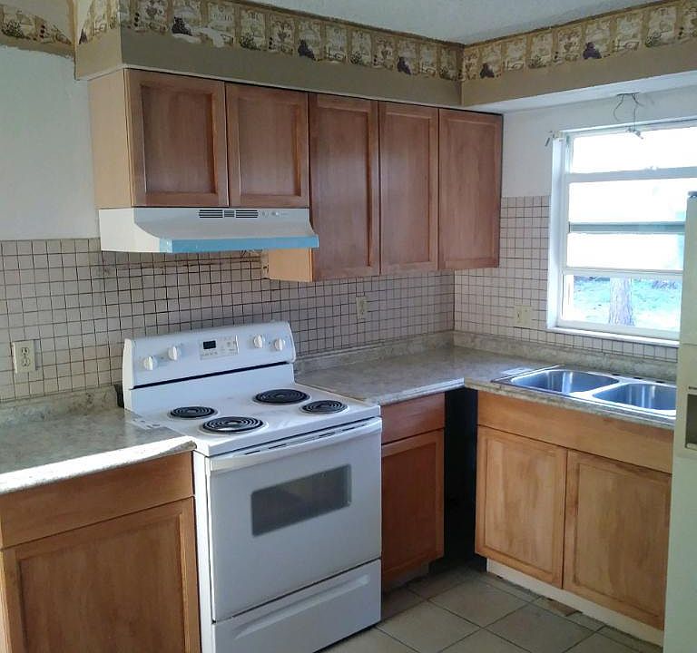1st image of 1012 Lake Palms Dr